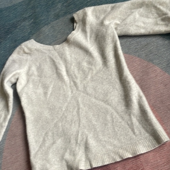 Banana Republic Women's Heather Gray Cashmere Sweater Top - Picture 10 of 11